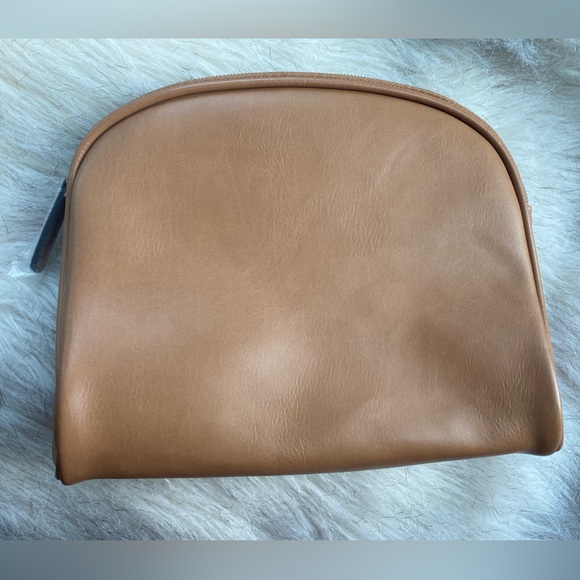 NWOT Tommy Hilfiger Makeup/Travel Bag - Picture 4 of 5